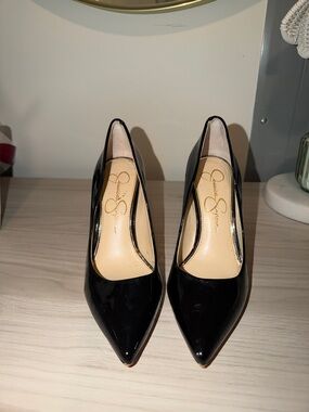 Jessica Simpson Black Patent Pointed Pumps